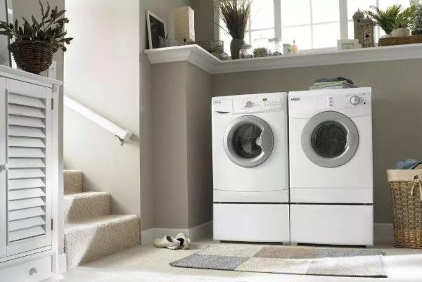 为什么海尔波轮洗衣机放水时底部会漏水？