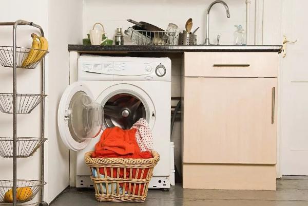 洗衣机能脱水但洗衣服转不动是什么原因