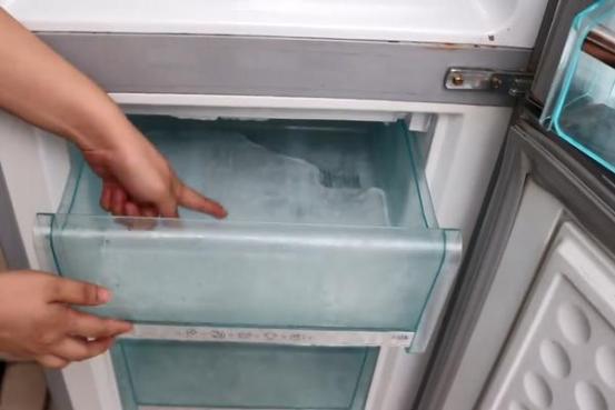 冰箱冷藏室不制冷，冷冻室结冰