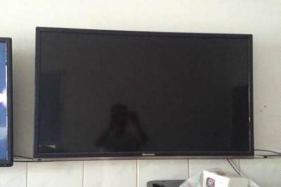 电视机的屏幕碎了