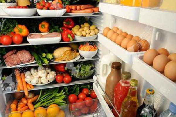 冰箱冷藏室结冰的原因和解决方法是什么呢？